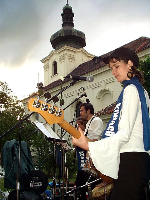 Koncert na zahrad pokrauje