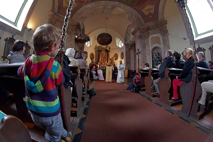 Bohosluba v katolickm kostele v Libicch