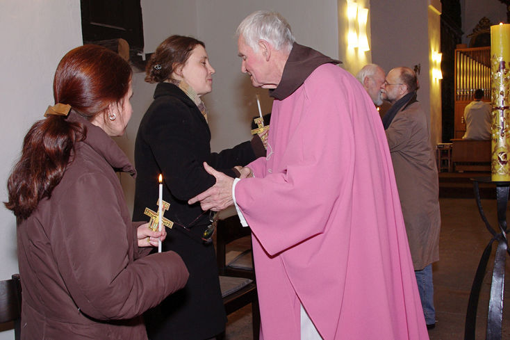 Brati jim mohou projevit svou radost vhodnm znamenm pokoje