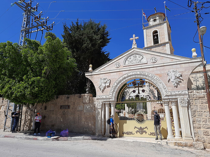 Zavřeno, ale stačí zazvonit