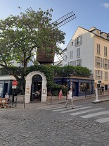 Moulin cestou na Montmartre