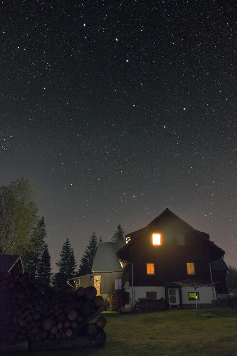 Velký Vůz nad chalupou