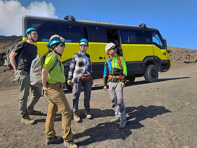 Teréním autobusem s průvodcem