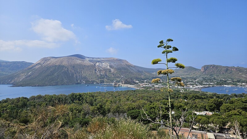 Pohled z Vulcanelo na Vulcano