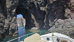 Skála v moři u Lipari