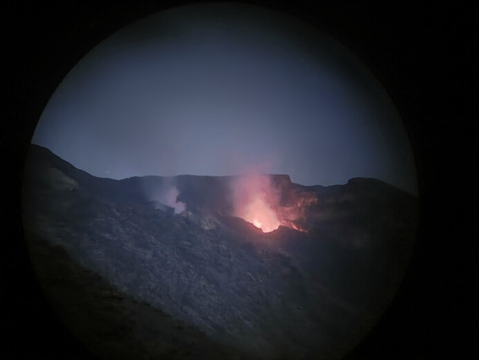 Dalekohledem žár sopky