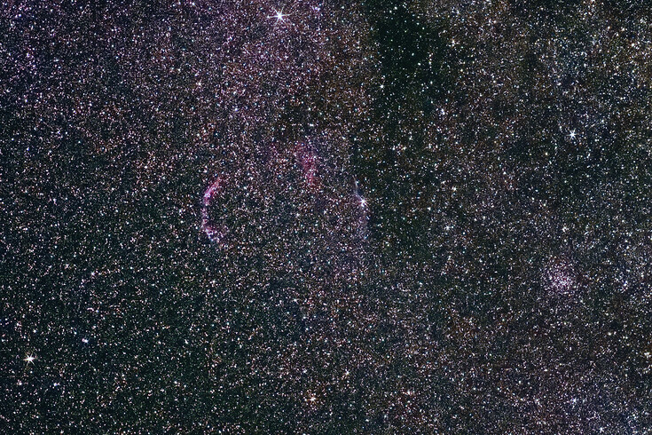 Řasová mlhovina v Labuti