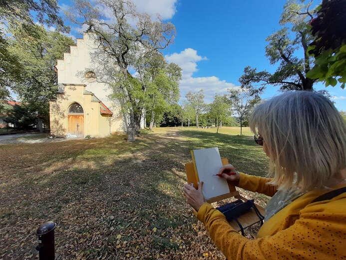 Malování kostela v Roztokách