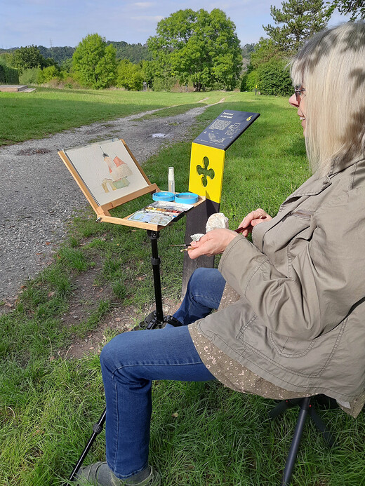 Malování kostela na Levém Hradci