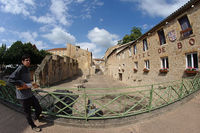 S bagetou ve zcenin kostela