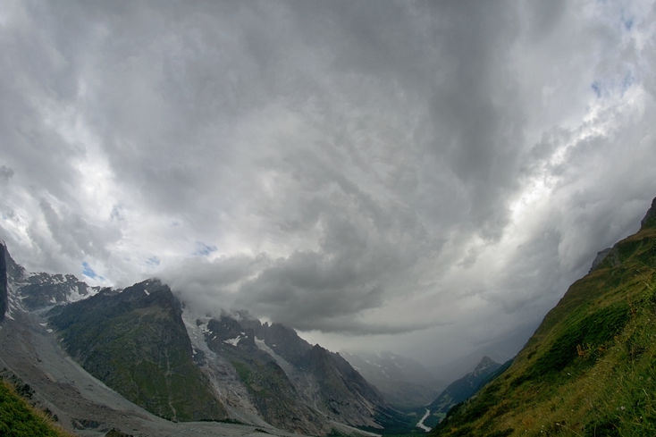Mraky nad Mont Blankem