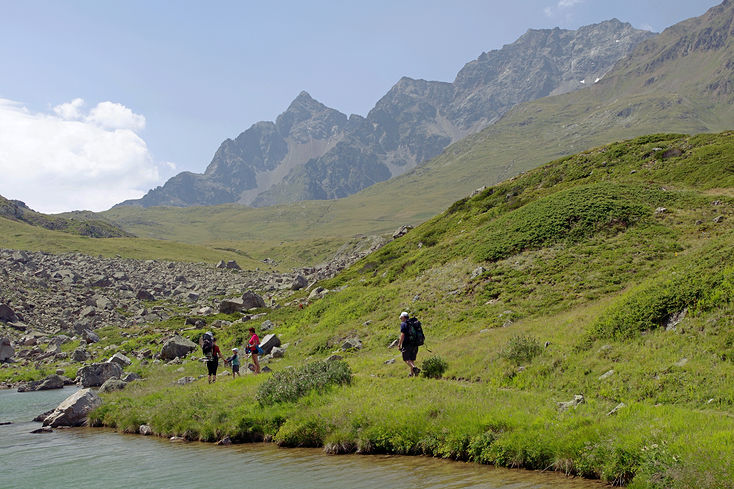 Cestou kolem jezírka