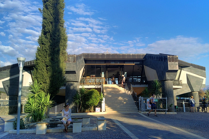 Kostel nad vykopávkami v Kafarnaum