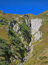 Měsíc nad skalami