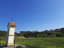 Kaplička u Bačkovic ve dne