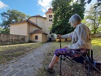 Malování kostela na Budči