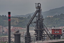 Továrny