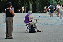 Lidé u chrámu Debod